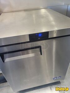 2005 P42 Kitchen Food Truck All-purpose Food Truck Fire Extinguisher Florida Diesel Engine for Sale