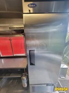 2005 P42 Kitchen Food Truck All-purpose Food Truck Fresh Water Tank Florida Diesel Engine for Sale