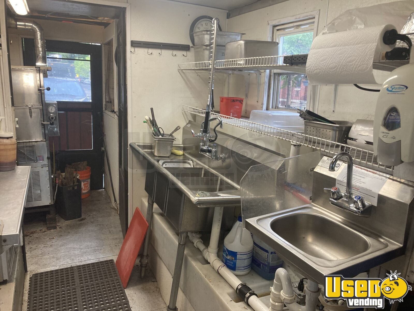 Certified 2005 Workhorse P42 25' Barbecue Food Truck Mobile BBQ Rig