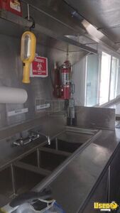 2005 P42 Step Van Kitchen Food Truck All-purpose Food Truck Hand-washing Sink Texas Diesel Engine for Sale