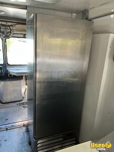 2005 P42 Step Van Kitchen Food Truck All-purpose Food Truck Prep Station Cooler Texas Gas Engine for Sale