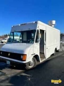 2005 P44 Step Van Food Truck All-purpose Food Truck Concession Window Massachusetts for Sale