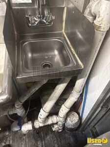 2005 Utilimaster All-purpose Food Truck Stovetop Kentucky Diesel Engine for Sale