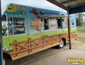 2005 Utilimaster Step Van Kitchen Food Truck All-purpose Food Truck Concession Window Florida Diesel Engine for Sale