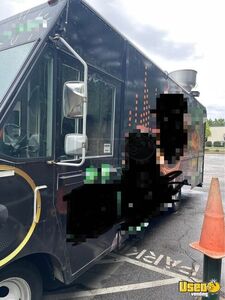 2005 Workhorse P42 All-purpose Food Truck Diamond Plated Aluminum Flooring North Carolina Diesel Engine for Sale