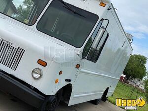 2005 Workhorse Step Van Kitchen Food Truck All-purpose Food Truck Concession Window Indiana Gas Engine for Sale