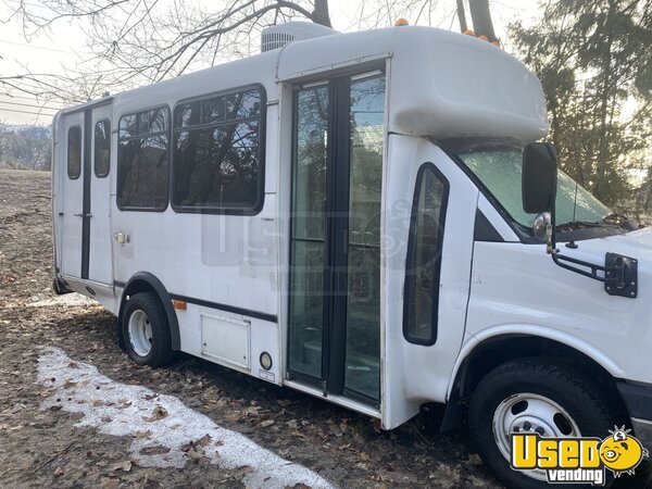 2006 3500 Mobile Pet Grooming Truck Pet Care / Veterinary Truck Washington Gas Engine for Sale