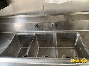 2006 Box Truck All-purpose Food Truck Refrigerator Pennsylvania Gas Engine for Sale