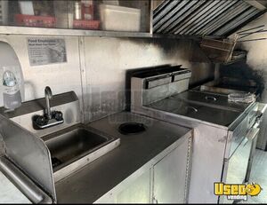 2006 Box Truck All-purpose Food Truck Stainless Steel Wall Covers Pennsylvania Gas Engine for Sale