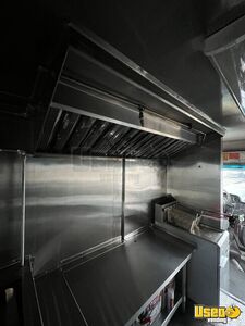 2006 Chassis Bakery Food Truck Diamond Plated Aluminum Flooring Colorado Diesel Engine for Sale