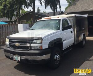 2006 Chevrolet 3500 6.0 Liter Lunch Serving Food Truck Spare Tire Oregon Gas Engine for Sale
