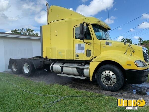2006 Columbia Freightliner Semi Truck Florida for Sale