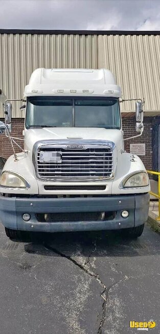 2006 Columbia Freightliner Semi Truck Illinois for Sale