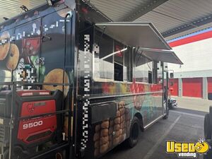 2006 Diesel Mt45 Bakery Food Truck Refrigerator Nevada Diesel Engine for Sale