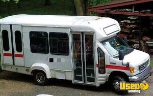 Ready to Go - 2006 Ford E-350 Shuttle Bus-Used Passenger Bus for Sale in Connecticut!