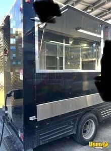 2006 E-450 Catering Food Truck Diamond Plated Aluminum Flooring California Gas Engine for Sale