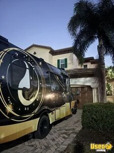 2006 E-450 Mobile Hair & Nail Salon Truck Florida Diesel Engine for Sale