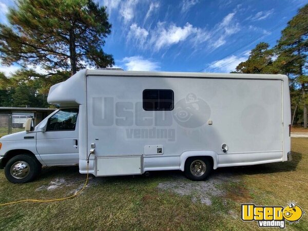 2006 E-450 Mobile Pet Grooming Truck Pet Care / Veterinary Truck North Carolina Gas Engine for Sale