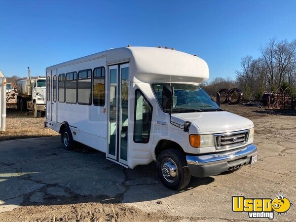 2006 E-450 Shuttle Bus Shuttle Bus Ohio Gas Engine for Sale