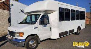 2006 E450 Mobile Hair & Nail Salon Truck California Diesel Engine for Sale