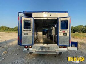 2006 E450 Mobile Pet Grooming Truck Pet Care / Veterinary Truck Electrical Outlets Texas Diesel Engine for Sale