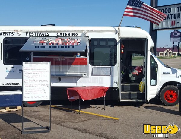 2006 Econoline Bus Kitchen Food Truck All-purpose Food Truck South Dakota Gas Engine for Sale
