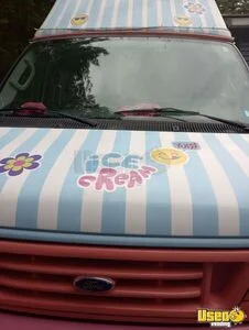 2006 Econoline Ice Cream Truck Diamond Plated Aluminum Flooring New Hampshire Gas Engine for Sale
