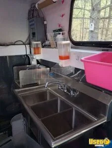 2006 Econoline Ice Cream Truck Exhaust Hood New Hampshire Gas Engine for Sale