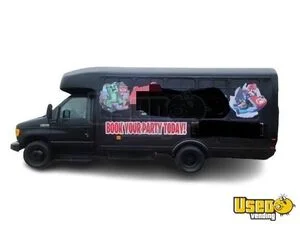2006 F-450 Mobile Gaming Bus Party / Gaming Trailer Air Conditioning Illinois Gas Engine for Sale