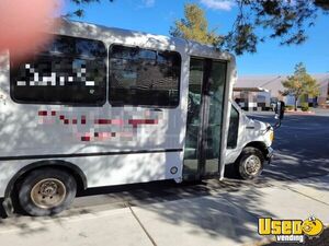 2006 F550 Mobile Pet Grooming Truck Pet Care / Veterinary Truck Air Conditioning Nevada Gas Engine for Sale
