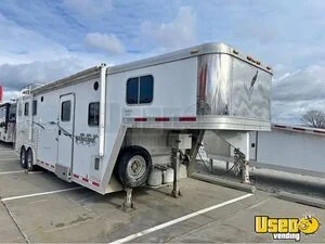 2006 Featherlite 3 Horse Slant Living Quarters Horse Trailers for Sale in Nebraska!