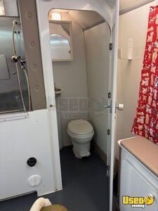 2006 Ford E-450 Wag'n Tails (elite Mobile Grooming Truck) Pet Care / Veterinary Truck Backup Camera Oregon Gas Engine for Sale