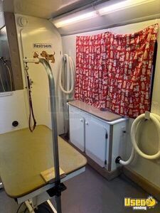 2006 Ford E-450 Wag'n Tails (elite Mobile Grooming Truck) Pet Care / Veterinary Truck Bathroom Oregon Gas Engine for Sale