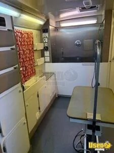 2006 Ford E-450 Wag'n Tails (elite Mobile Grooming Truck) Pet Care / Veterinary Truck Insulated Walls Oregon Gas Engine for Sale
