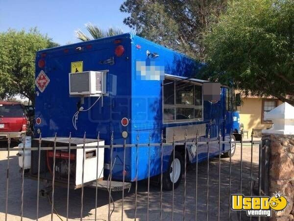 2006 Freightliner Food Truck / Mobile Kitchen Triple Sink Texas for Sale