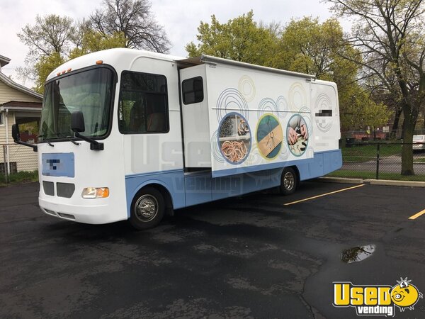 2006 Holiday Rambler Mobile Boutique Trailer Michigan Gas Engine for Sale