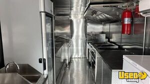 2006 Kitchen Food Truck All-purpose Food Truck Backup Camera Florida Diesel Engine for Sale