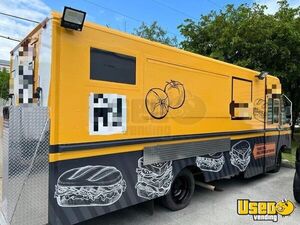 2006 Kitchen Food Truck All-purpose Food Truck Cabinets Florida Diesel Engine for Sale
