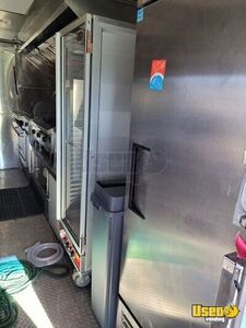2006 Kitchen Food Truck All-purpose Food Truck Diamond Plated Aluminum Flooring New York Diesel Engine for Sale