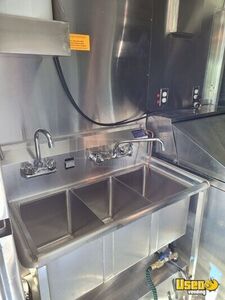 2006 Kitchen Food Truck All-purpose Food Truck Flatgrill New York Diesel Engine for Sale