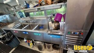2006 Kitchen Food Truck Bus All-purpose Food Truck 19 Florida Diesel Engine for Sale