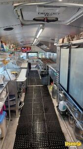 2006 Kitchen Food Truck Bus All-purpose Food Truck Pro Fire Suppression System Florida Diesel Engine for Sale