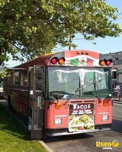 2006 Kitchen Food Truck Bus All-purpose Food Truck Refrigerator Florida Diesel Engine for Sale