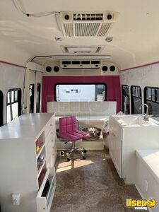 2006 Mobile Hair & Nail Salon Truck Cabinets Virginia Diesel Engine for Sale