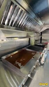 2006 Mt55 All-purpose Food Truck Diamond Plated Aluminum Flooring New York Diesel Engine for Sale