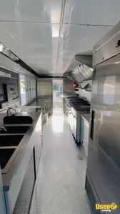 2006 Mt55 All-purpose Food Truck Stainless Steel Wall Covers New York Diesel Engine for Sale