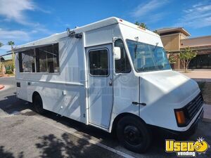 2006 Mt55 Kitchen Food Truck All-purpose Food Truck Air Conditioning Nevada Diesel Engine for Sale