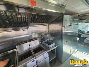 2006 Mt55 Kitchen Food Truck All-purpose Food Truck Diamond Plated Aluminum Flooring Nevada Diesel Engine for Sale