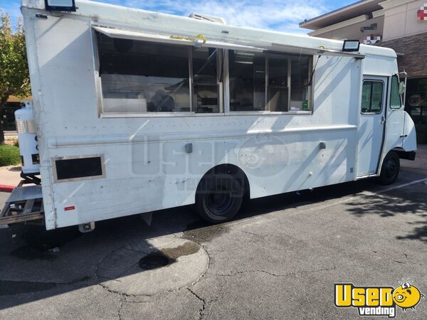 2006 Mt55 Kitchen Food Truck All-purpose Food Truck Nevada Diesel Engine for Sale