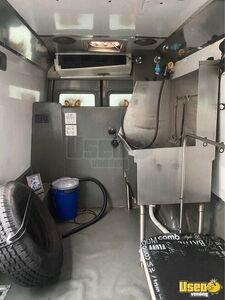 2006 Pet Care / Veterinary Truck 7 New Jersey Diesel Engine for Sale